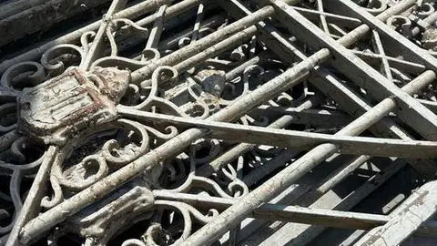 Puertas originales del Mercado de Abastos. Fotografía: David Gago