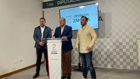 Javier Faúndez, el vicepresidente de la Diputación, Víctor López de la Parte y Manuel Martín Pérez, diputado de Obras