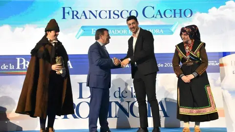 Francisco Cacho tras recibir el premio Embajador de Zamora Tierras de Zamora