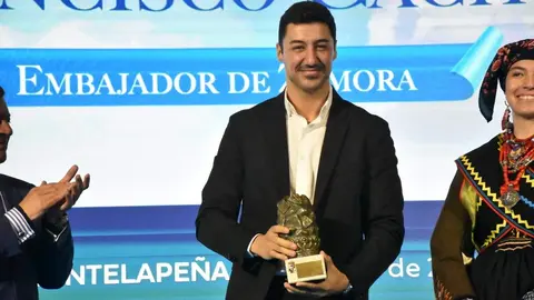 Francisco Cacho tras recibir el premio Embajador de Zamora Tierras de Zamora