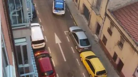 Turismo volcado en la calle Fuentelarreina. Fotografía: CEDIDA