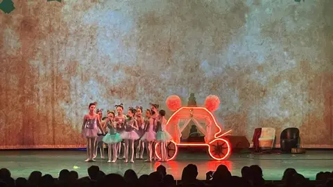 Ballet Schoool en la actuación 'La Cenicienta' en el Ramos Carrión_3