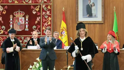 Mañueco en la toma de posesión de Nuria González como nueva rectora de la Universidad de León