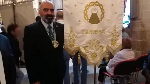 nuevo estandarte para la Virgen de la Esperanza