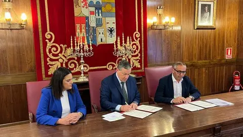 firma convenio colgio oficial de peritos e ignieros industriales