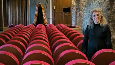 Emi Llamas autora de “La Reina Olvidada. La otra realidad de Juana I de Castilla”