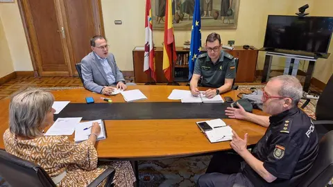 Reunión de coordinación semanal con las FCSE