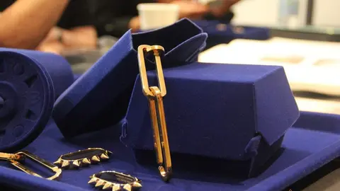 Charla sobre el nuevo lujo en la joyería Pepe Alba en Zamora