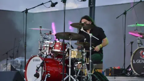  radiohéroes, la Guardia y Celtas Cortos_132