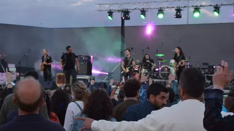  radiohéroes, la Guardia y Celtas Cortos_108