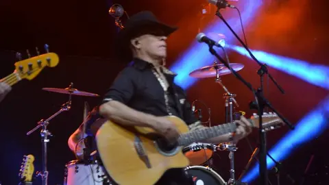  radiohéroes, la Guardia y Celtas Cortos_80