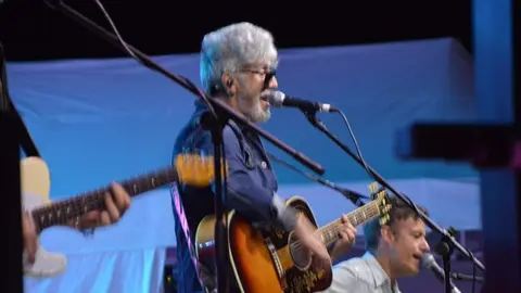  radiohéroes, la Guardia y Celtas Cortos_78