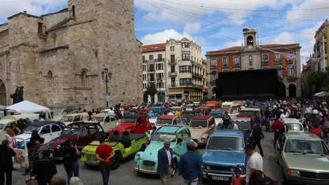 concentración internacional Citroen 2cv y clásicos 