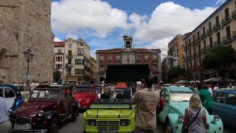 concentración internacional Citroen 2cv y clásicos _4