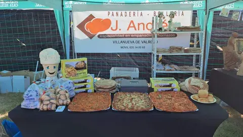 Uno de los puestos en Villanueva de Valrojo en la seguna edición de La sierra renace