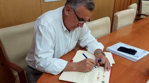 Firma Mariano Prieto acuerdo complemento agentes medioambientales