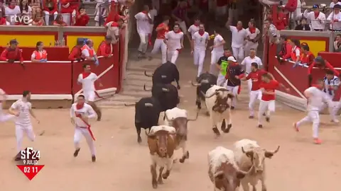 (523) TERCER ENCIERRO de San Fermín 2024  Toros de Victoriano del Río