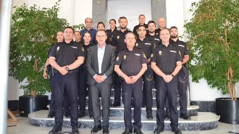 Zamora recibe a ocho Policías Nacionales en prácticas