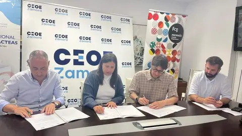 Firma Fromago y CEOE Zamora