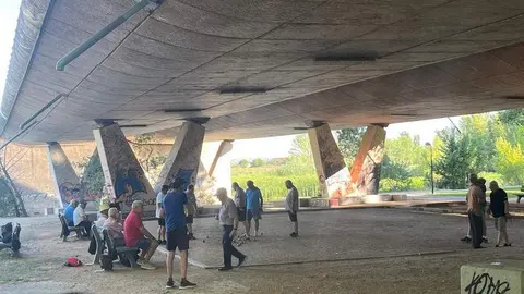 zamoranos jugando a la petanca 