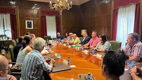 Javier Faundez en la reunión de los cuarteles de la Guardia Civil 