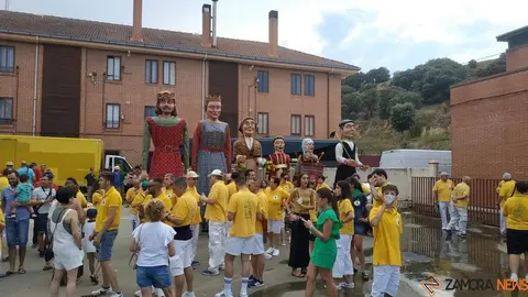 Gigantes y cabezudos en Camarzana de Tera _12