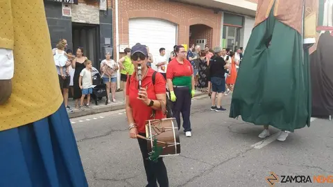 Gigantes y cabezudos en Camarzana de Tera _25