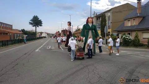 Gigantes y cabezudos en Camarzana de Tera _36