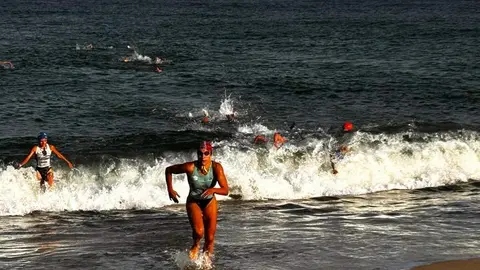 2024-08-13 IMAGEN 1 Irene Calvo Julián en la prueba nadar surf durante la OceanPerf Challenge 2024