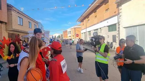 desfile de carrozas de Quiruelas de Vidriales (2)