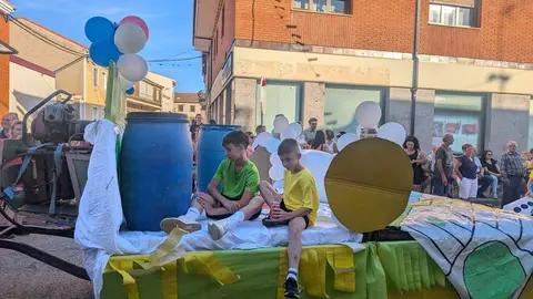 desfile de carrozas de Quiruelas de Vidriales (6)