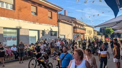 desfile de carrozas de Quiruelas de Vidriales (12)