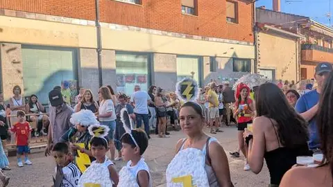 desfile de carrozas de Quiruelas de Vidriales (16)