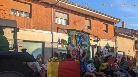 desfile de carrozas de Quiruelas de Vidriales (19)