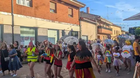 desfile de carrozas de Quiruelas de Vidriales (25)