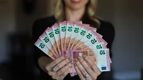 woman-4783150_1280