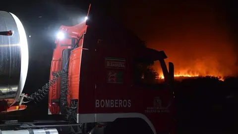 incendio fuego trabazos _112. imagen de archivo