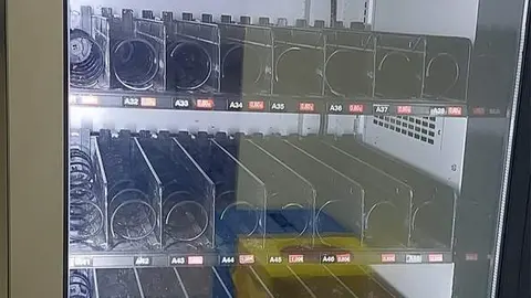 Expendedor vacio del Vigen de la Concha