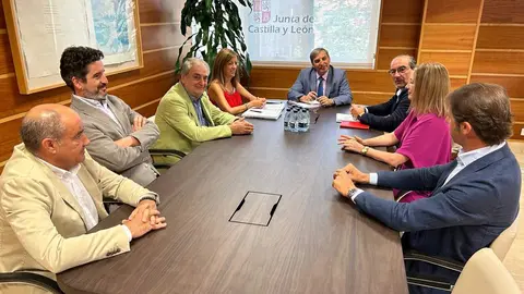 Reunión con miembros de FECYLBUS