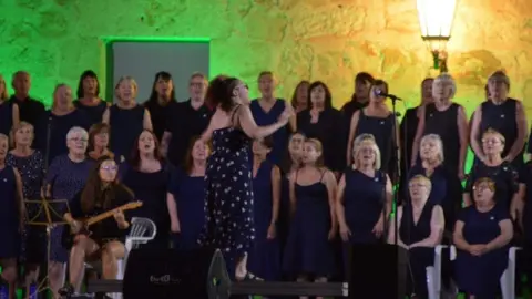 Sweet Charity Choir_12