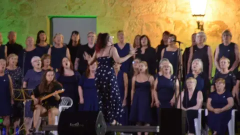Sweet Charity Choir_13
