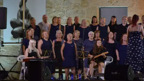 Sweet Charity Choir_14