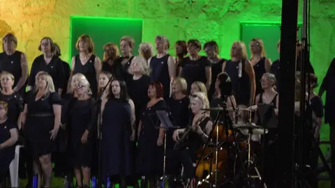 Sweet Charity Choir_17