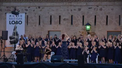 Sweet Charity Choir_29