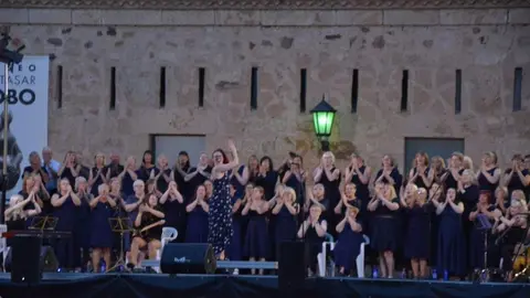 Sweet Charity Choir_31