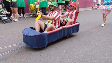desfile de carrozas y peñas en Santibáñez de Vidriales (13)