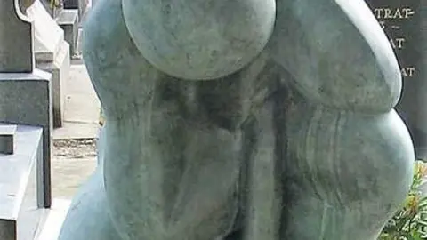 Baltasar Lobo-Escultura tumba