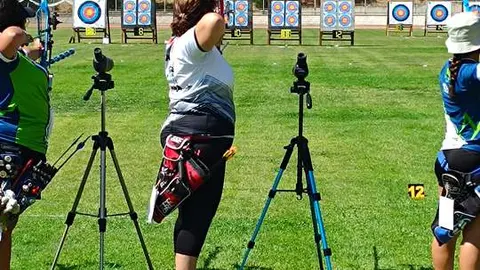 Mati con arco compesto (1)