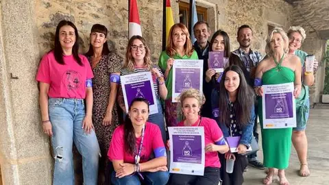 Algunas representantes de la Comisión de Fiestas y del Grupo Meninas.