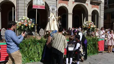ofrenda floral Virgen de la Concha _25
